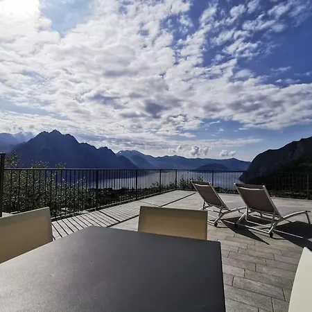 Apartament La Grande Terrazza Solto Collina